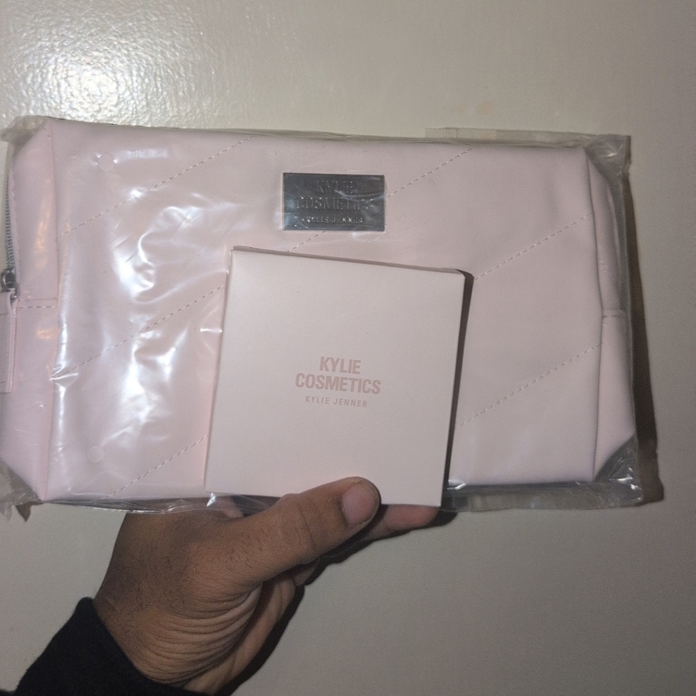 Kylie Cosmetics Soft Pink Makeup Bag And Compact Mirror Bundle